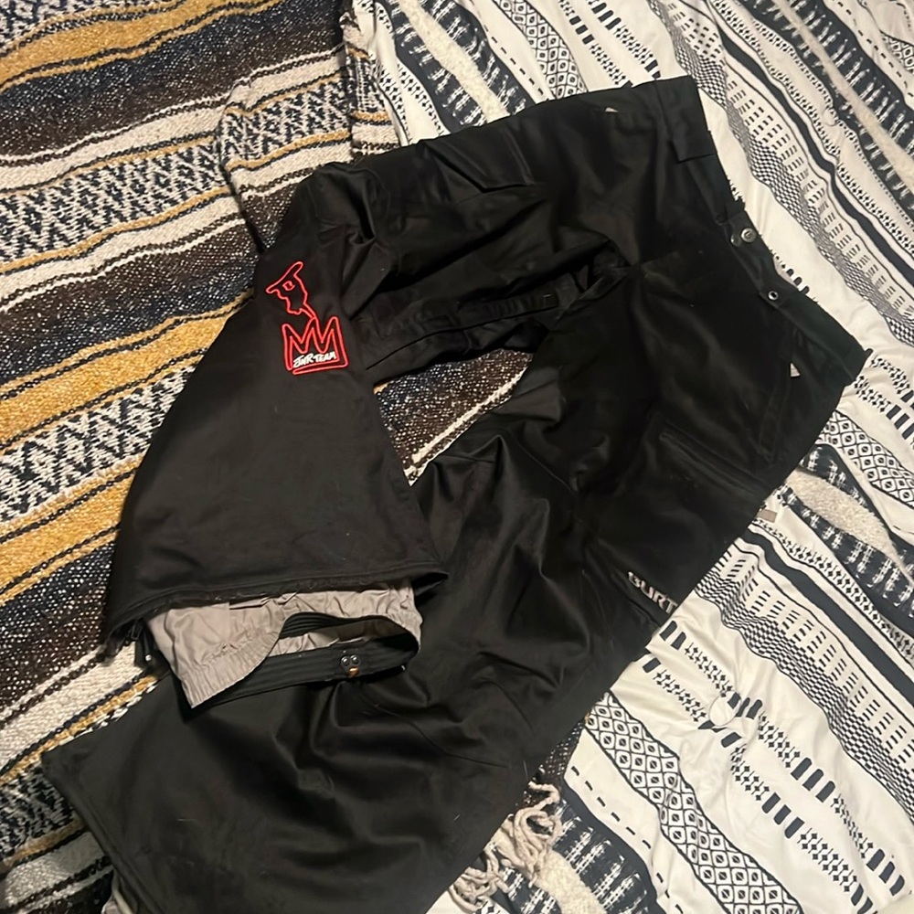Burton snowboard pants. Men’s XS. Mammoth Mountain JNR Team.